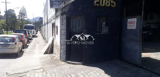 Galpão / Depósito / Armazém para venda ou aluguel, 450m² no Bingen, Petrópolis
