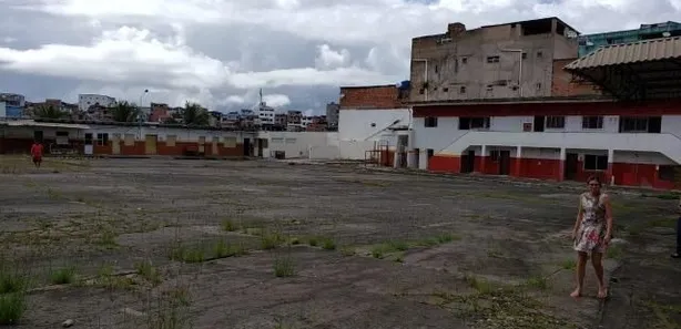 Garagem à venda, 6000m² no Pernambués, Salvador