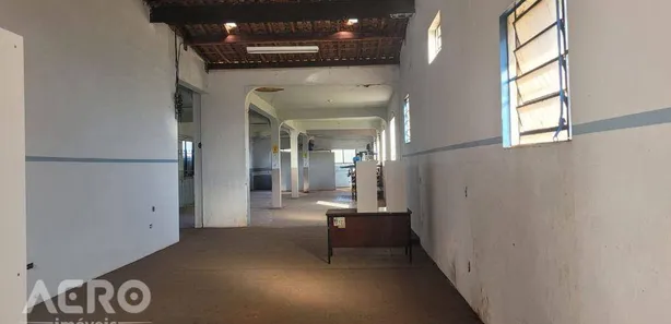 Galpão / Depósito / Armazém à venda, 650m² no , Pederneiras