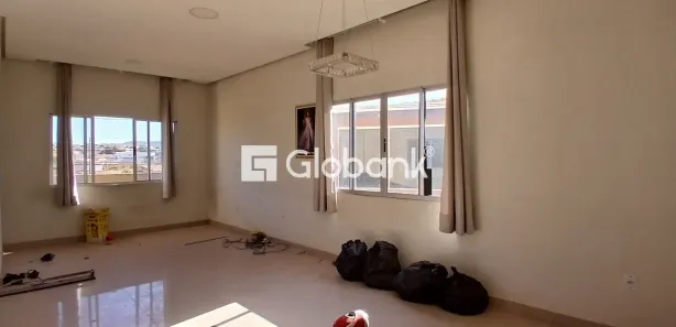 Apartamento com 3 Quartos para alugar, 115m² no Canelas, Montes Claros