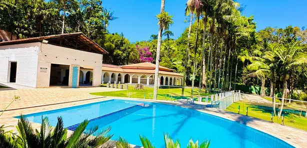 Fazenda / Sítio / Chácara com 5 Quartos à venda, 1000m² no Mombaça, Itapecerica da Serra