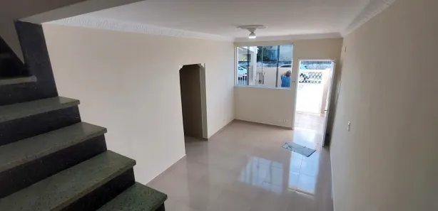 Sobrado com 2 Quartos para alugar, 120m² no Vila Alice (Vicente de Carvalho), Guarujá