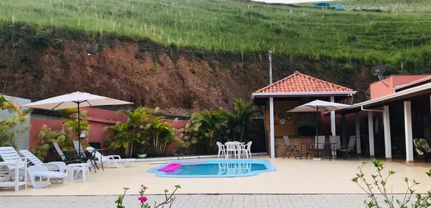 Fazenda / Sítio / Chácara com 4 Quartos à venda, 500m² no Zona Rural, Nazaré Paulista