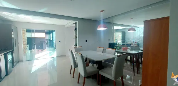 Sobrado com 4 Quartos à venda, 254m² no Taguatinga Norte, Brasília