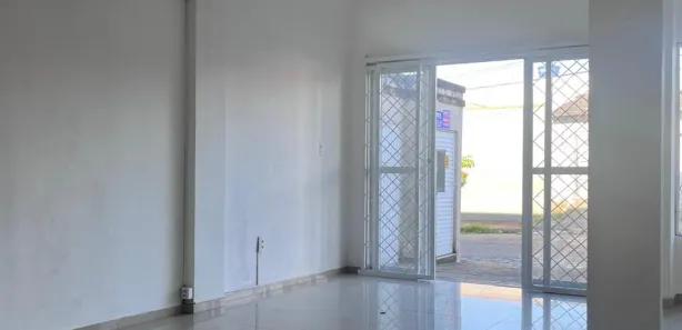 Conjunto Comercial / Sala para alugar, 35m² no Areias, Camboriú