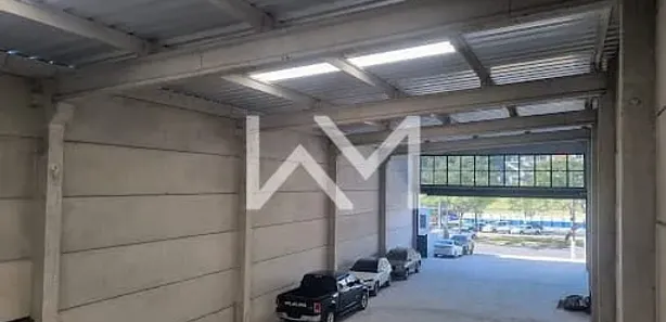 Galpão / Depósito / Armazém para alugar, 700m² no Centro, Arujá