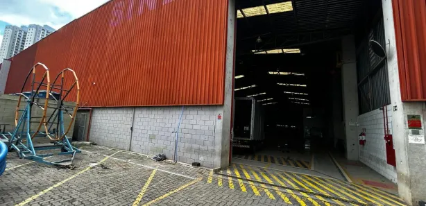 Galpão / Depósito / Armazém à venda, 3360m² no Vila Sul Americana, Carapicuíba