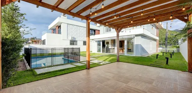 Casa com 3 Quartos para venda ou aluguel, 222m² no Santa Regina, Camboriú