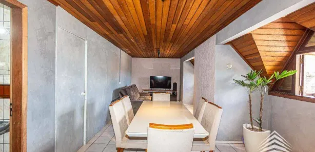 Casa Comercial com 5 Quartos à venda, 300m² no Novo Mundo, Curitiba