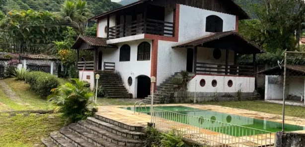 Casa com 4 Quartos para alugar, 2000m² no Várzea Alegre, Guapimirim