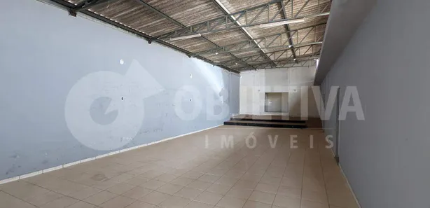 Galpão / Depósito / Armazém com 7 Quartos à venda, 370m² no Custódio Pereira, Uberlândia