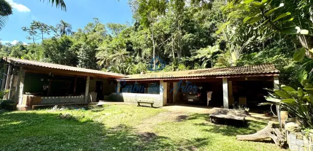 Fazenda / Sítio / Chácara com 3 Quartos à venda, 150m² no Chácaras Bartira, Embu das Artes
