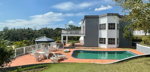 Fazenda / Sítio / Chácara com 3 Quartos à venda, 2000m² no , Mairinque
