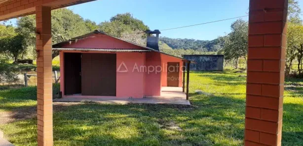 Fazenda / Sítio / Chácara com 3 Quartos à venda, 105m² no Área Rural, Campina Grande do Sul