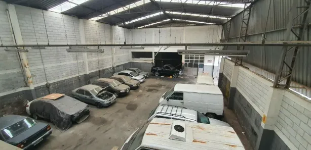 Galpão / Depósito / Armazém à venda, 687m² no Jardim Cecília Cristina, Carapicuíba