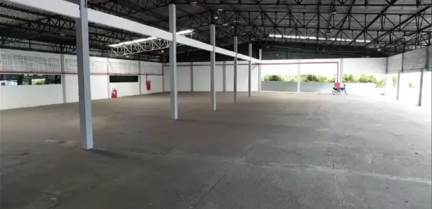 Galpão / Depósito / Armazém para alugar, 2700m² no Japiim, Manaus