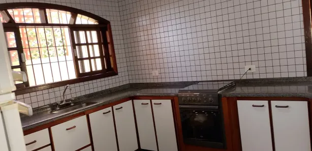 Sobrado com 3 Quartos à venda, 270m² no Jardim das Oliveiras, Jacareí