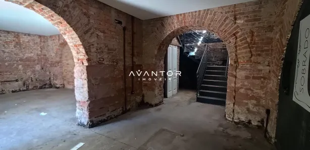 Prédio Inteiro com 2 Quartos para venda ou aluguel, 300m² no Nossa Senhora do Rosário, Santa Maria