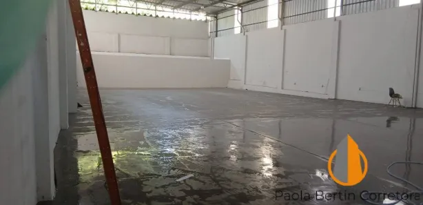 Galpão / Depósito / Armazém para venda ou aluguel, 686m² no Coelho, São Gonçalo