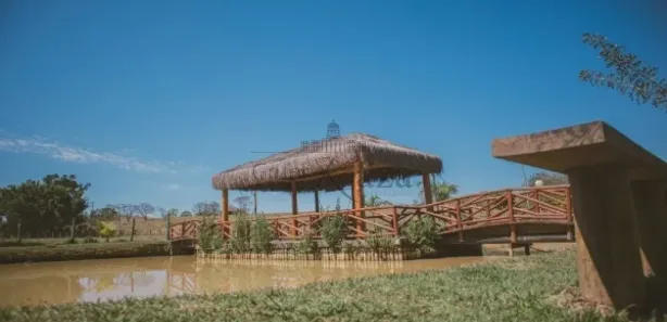 Hotel / Motel / Pousada com 3 Quartos à venda, 1200m² no Jardim Alvorada, Jacareí