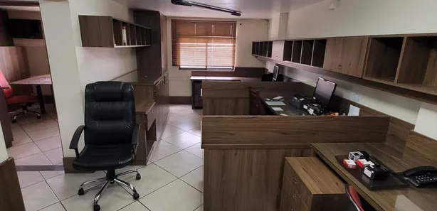 Loja / Salão / Ponto Comercial para alugar, 235m² no Centro, Resende
