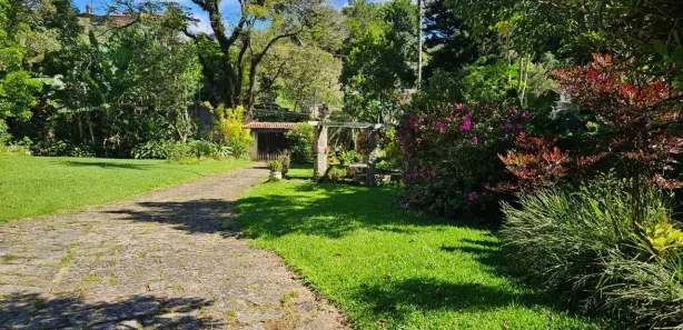 Casa com 4 Quartos para alugar, 800m² no Castelanea, Petrópolis