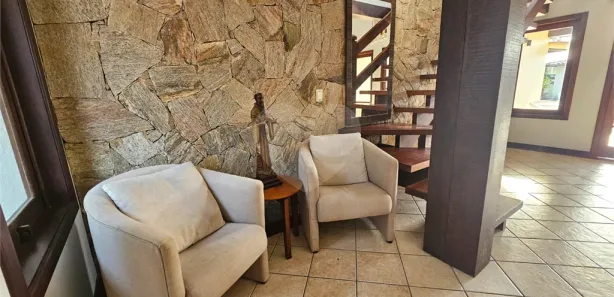 Casa de Condomínio com 4 Quartos para venda ou aluguel, 240m² no Rasa, Armação dos Búzios
