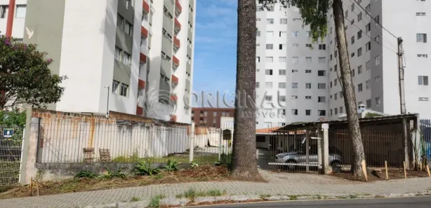 Terreno / Lote / Condomínio para alugar, 560m² no Cristo Rei, Curitiba