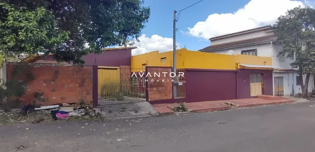 Loja / Salão / Ponto Comercial com 3 Quartos à venda, 100m² no Salgado Filho, Santa Maria
