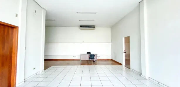 Casa Comercial para venda ou aluguel, 730m² no Lago Igapó, Londrina