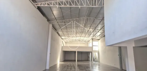 Galpão / Depósito / Armazém à venda, 495m² no Somenzari, Marília