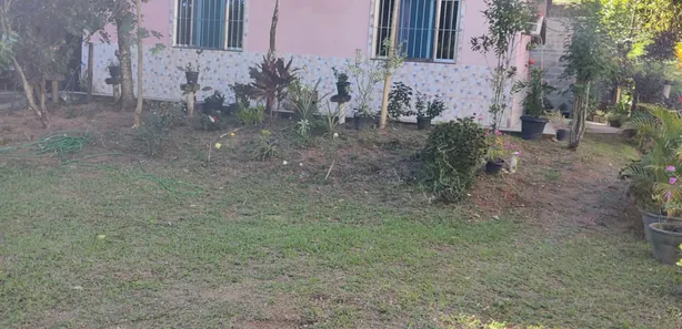 Fazenda / Sítio / Chácara com 3 Quartos à venda, 200m² no Mantiquira, Duque de Caxias
