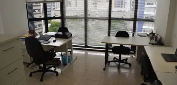 Conjunto Comercial / Sala para alugar, 46m² no Centro, Curitiba