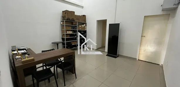 Loja / Salão / Ponto Comercial com 4 Quartos à venda, 268m² no Lagoa Nova, Natal