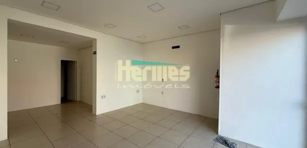 Conjunto Comercial / Sala para alugar, 36m² no Centro, Cosmópolis