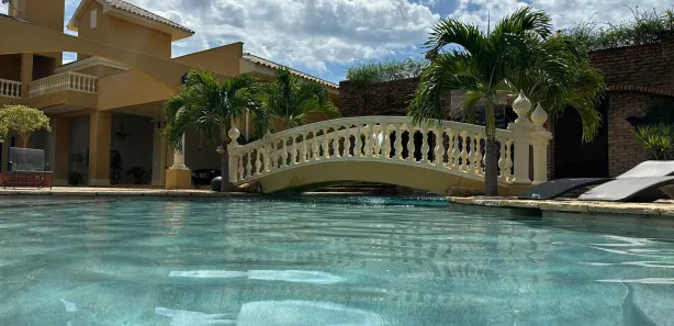 Sobrado com 4 Quartos à venda, 1200m² no , Hidrolândia