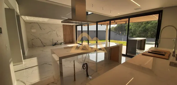 Sobrado com 4 Quartos à venda, 315m² no Parque Pinheiros, Poços de Caldas