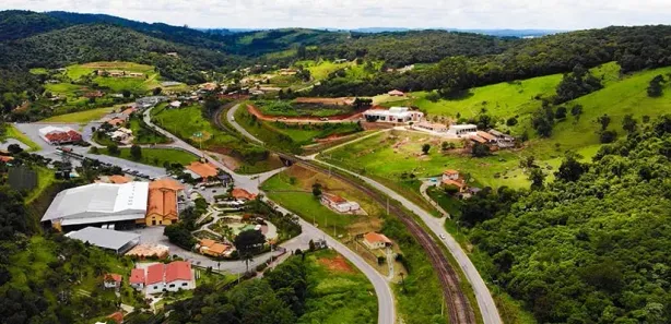 Fazenda / Sítio / Chácara com 4 Quartos à venda, 1000m² no Saboó, São Roque
