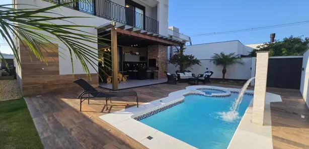 Casa de Condomínio com 4 Quartos para alugar, 310m² no Santa Regina, Camboriú