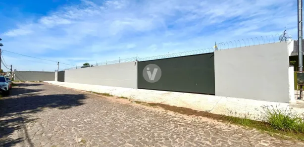 Galpão / Depósito / Armazém com 2 Quartos para venda ou aluguel, 500m² no Tomazetti, Santa Maria