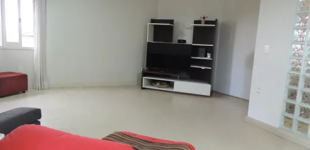 Casa com 4 Quartos para alugar, 336m² no Comerciário, Criciúma