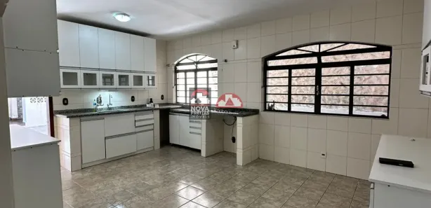 Casa com 3 Quartos à venda, 324m² no Parque São Benedito, Pindamonhangaba