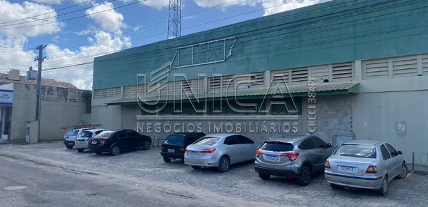 Galpão / Depósito / Armazém à venda, 2100m² no Rosa Elze, São Cristóvão