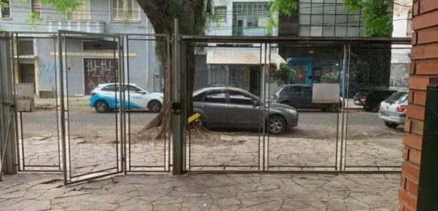 Galpão / Depósito / Armazém para venda ou aluguel, 150m² no São Geraldo, Porto Alegre