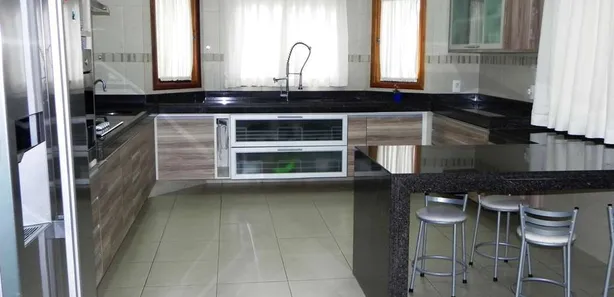 Casa com 5 Quartos para venda ou aluguel, 890m² no Chácara Santa Lúcia, Carapicuíba