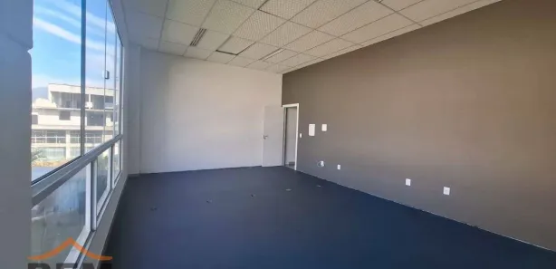 Conjunto Comercial / Sala para alugar, 50m² no Santa Regina, Camboriú