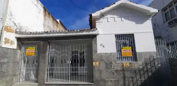 Casa com 4 Quartos para alugar, 324m² no São José, Aracaju