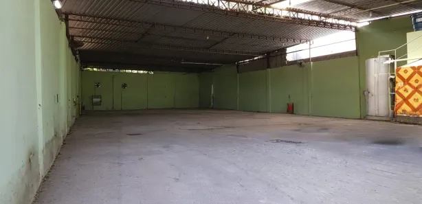 Galpão / Depósito / Armazém para venda ou aluguel, 552m² no Taquara, Rio de Janeiro