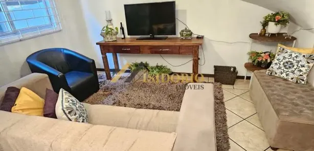 Sobrado com 3 Quartos à venda, 111m² no Santa Cândida, Curitiba