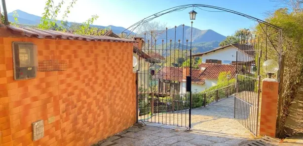 Casa de Condomínio com 3 Quartos à venda, 138m² no Nogueira, Petrópolis